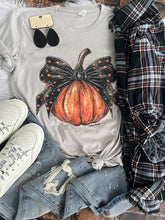 Load image into Gallery viewer, Pumpkin W/ Black Bow Tee
